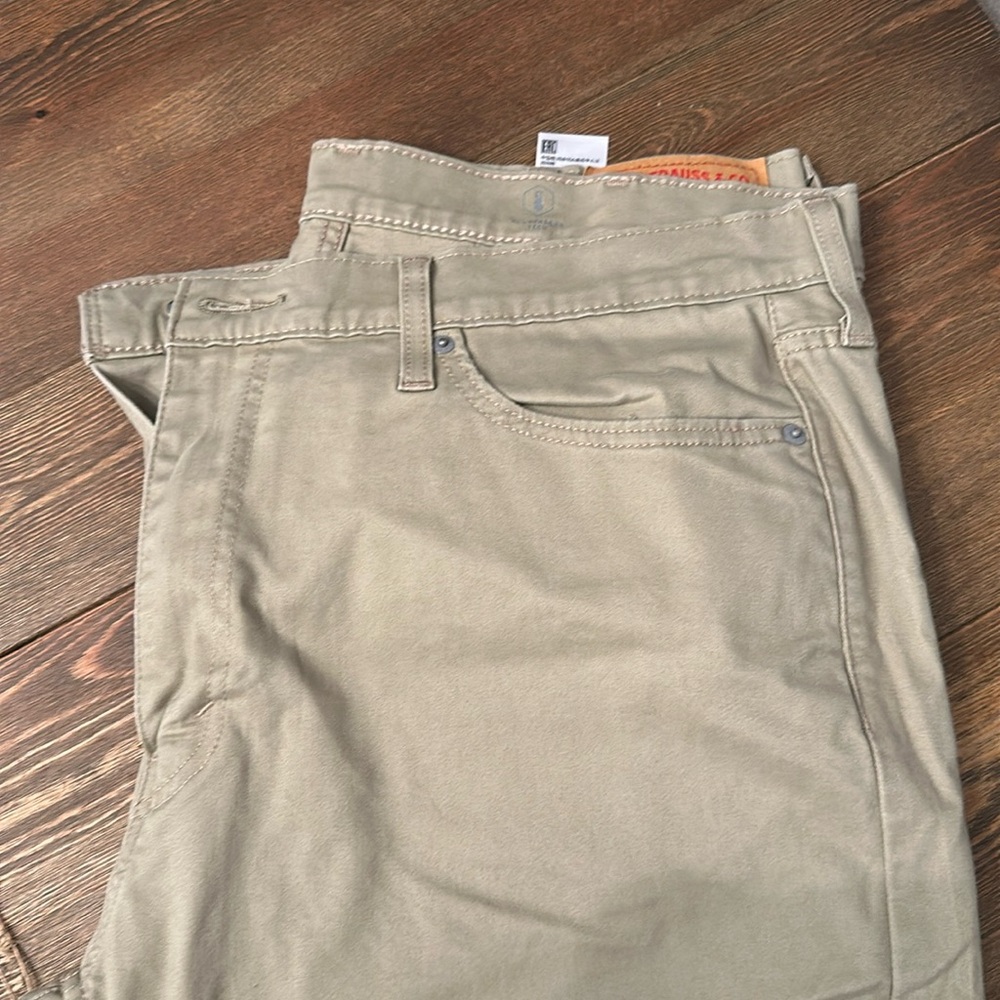 Mens Levi Strauss khakis